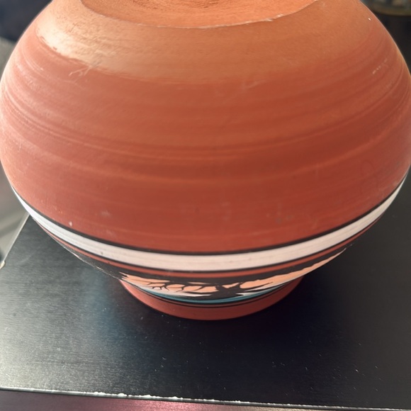 Handmade Native American pottery - Picture 10 of 14